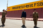 Il presidente Schifani al suo arrivo all'aeroporto di Herat.