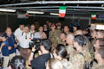 Il Presidente Schifani saluta i militari della base operativa avanzata 