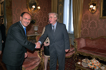 Il Presidente del Senato, Renato Schifani, con il Presidente Adolfo Zaldivar Larrain.