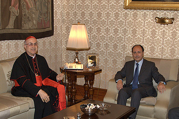 Il Presidente del Senato Renato Schifani con Sua Eminenza il Cardinale Tarcisio Bertone, Segretario di Stato, ricevuto a Palazzo Madama