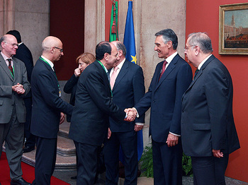 Il Presidente del Senato, Renato Schifani, accolto dal Presidente della Repubblica del Portogallo, Aníbal Cavaco Silva, e dal Presidente dell'Assemblea della Repubblica portoghese, Jaime Gama (a destra).