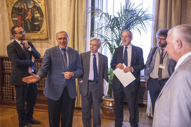Il presidente del Senato Pietro Grasso ha ricevuto a Palazzo Madama una delegazione di Ossigeno per l'Informazione, l'Osservatorio promosso da FNSI e Ordine dei Giornalisti