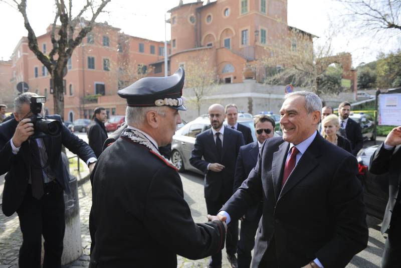 Il Presidente Grasso accolto dal Direttore della Scuola di Perfezionamento per le Forze di Polizia, Riccardo Amato