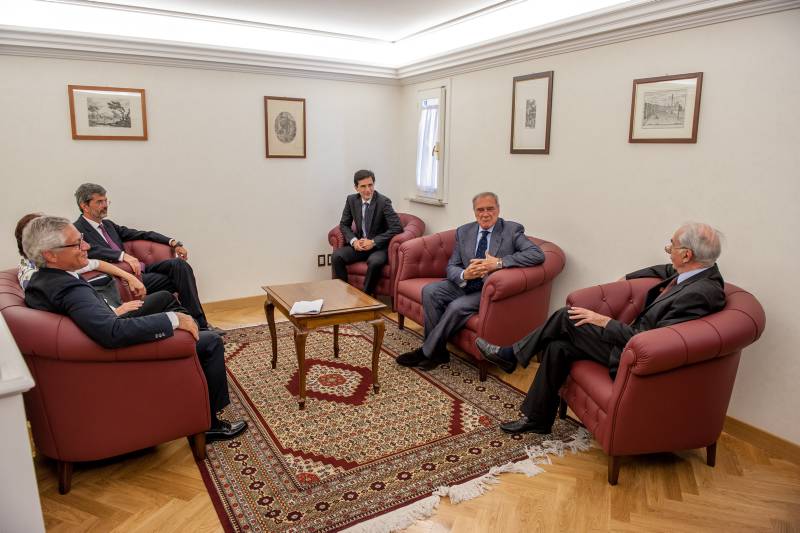 Il Presidente Grasso ha accolto Il Presidente dell'Autorità Pitruzzella ed altre personalità prima dell'incontro in Sala Koch