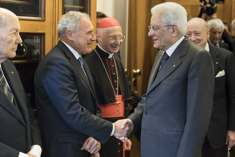 Il Presidente Grasso saluta il Presidente della Repubblica, Sergio Mattarella.