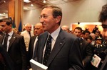 Il Presidente della Camera Gianfranco Fini viene accolto nello stand