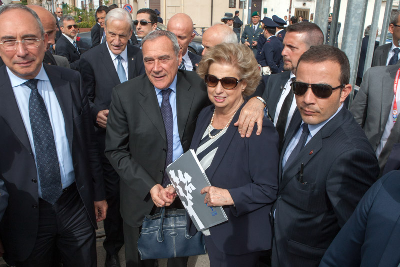 Il Presidente Grasso con Maria Falcone, sorella di Giovanni Falcone, al suo arrivo all'Aula Bunker Ucciardone.