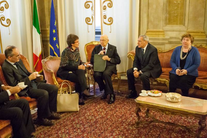 Il Presidente Grasso col Presidente Napolitano in Sala Pannini, per un breve incontro con i relatori.