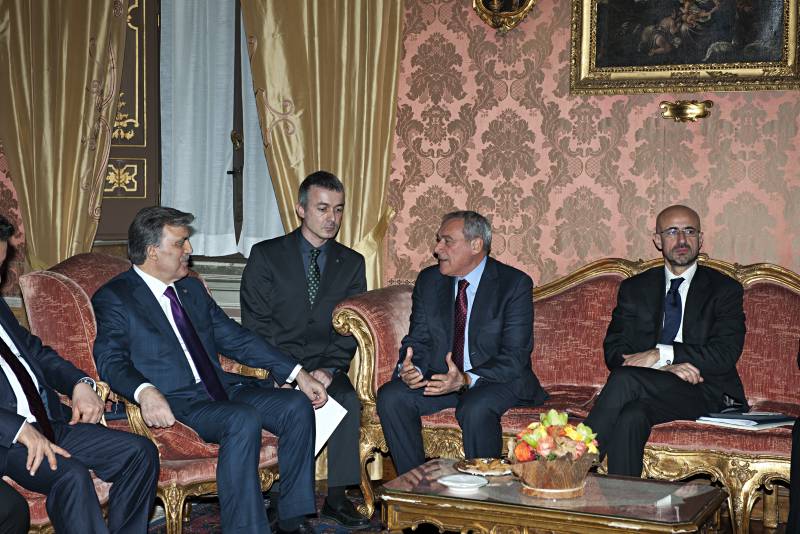 Un momento dell'incontro tra il Presidente del Senato, Pietro Grasso, e il Presidente della Repubblica Abdullah Gul.