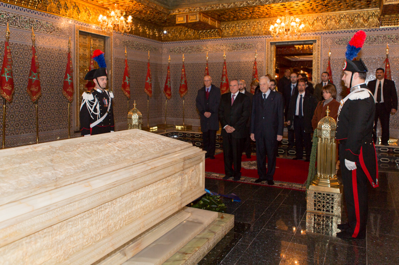 Il Presidente Grasso depone una corona di fiori presso il al Mausoleo Mohammed V.