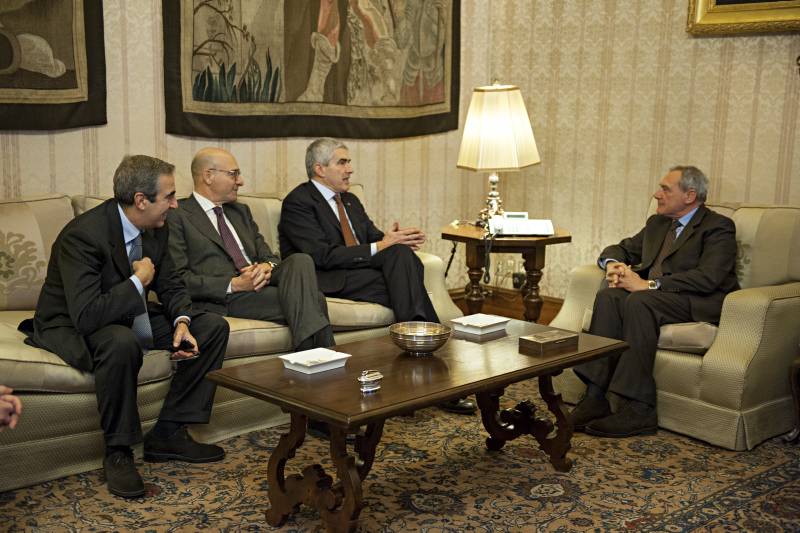 Il presidente della Commissione Esteri Casini, Il presidente della Commissione Difesa La Torre e il vice presidente del Senato Gasparri in un momento del colloquio