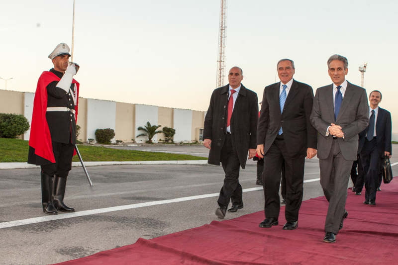 Il Presidente Grasso accolto dall'Ambasciatore d'Italia a Tunisi, Raimondo De Cadorna, riceve gli onori militari