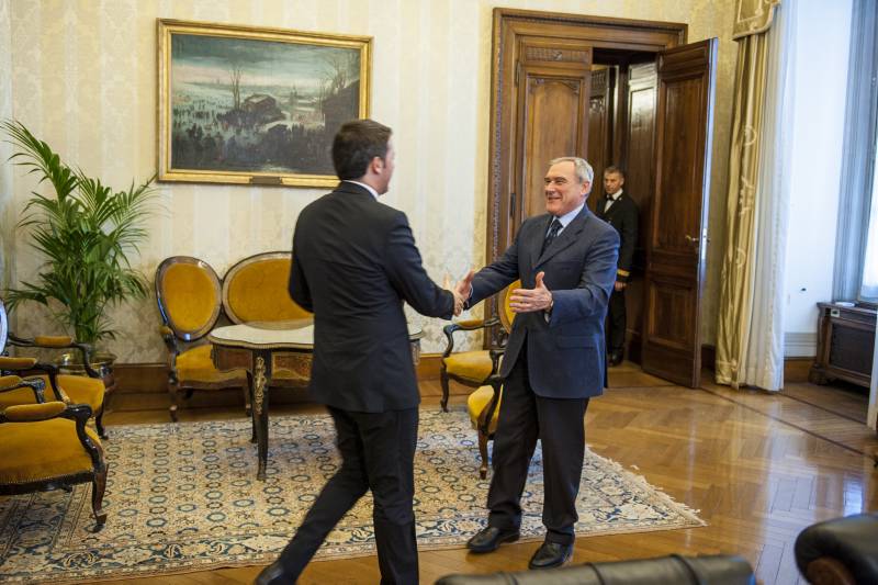Il Presidente Grasso riceve Matteo Renzi nell'anticamera dello studio di Palazzo Madama