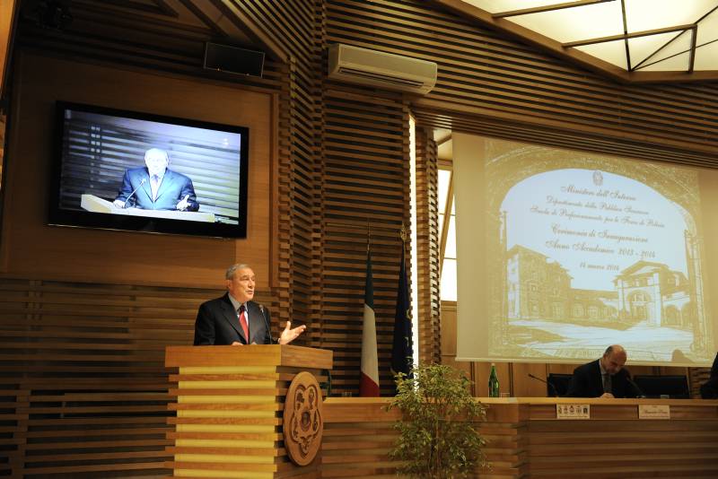 Intervento del Presidente Grasso alla Cerimonia di inaugurazione dell'Anno Accademico 2013-2014 della Scuola di Perfezionamento per le Forze di Polizia