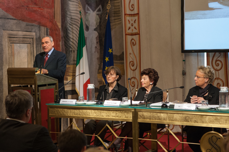 Il Presidente Grasso pronuncia un discorso durante il convegno