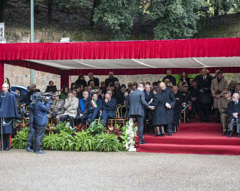 Il Presidente della Repubblica ed il Presidente del Senato ricevono il saluto personale della Presidente dell'Associazione nazionale famiglie italiane martiri caduti per la libertà della patria, Rosina Stame