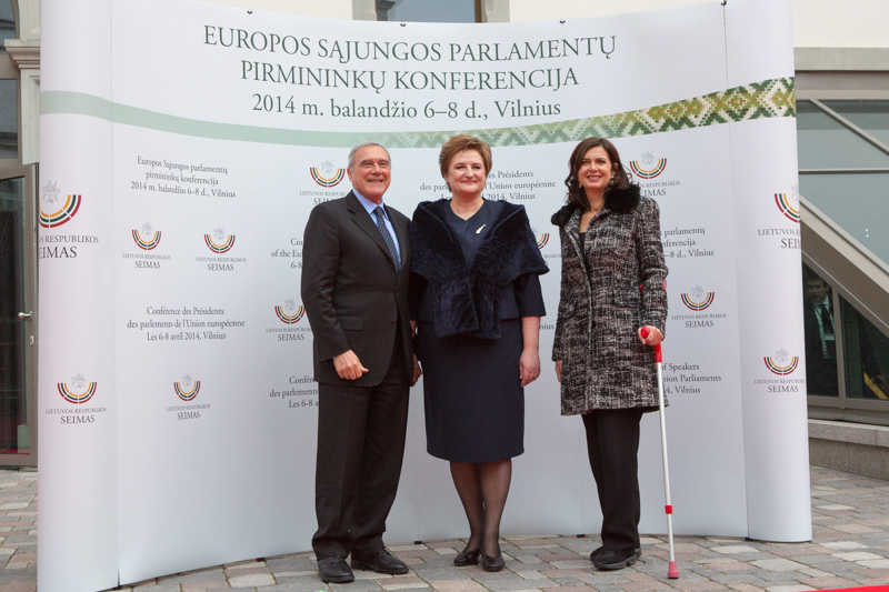 Loreta Graužinienė, Presidente del Parlamento della Repubblica di Lituania, accoglie il Presidente Grasso e la Presidente Boldrini al loro arrivo al Palazzo dei Granduchi di Lituania.