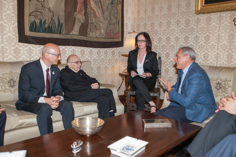 Il Presidente Grasso a colloquio con il Maestro José Antonio Abreu e Roberto Grossi, Presidente del Sistema delle Orchestre e dei Cori Giovanili e Infantili in Italia Onlus.