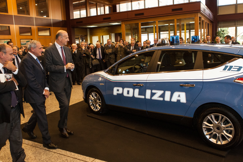 Il Presidente Grasso con il Capo della Polizia assistono alla presentazione della nuova auto in uso alla Polizia di Stato