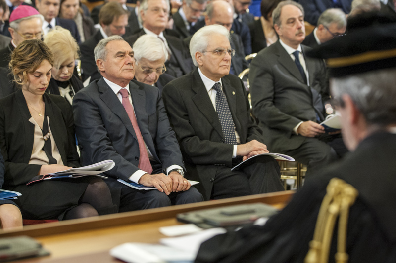Il Presidente Grasso accanto al Presidente della Repubblica durante la cerimonia