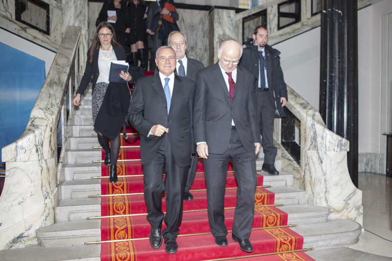 Il Presidente Grasso accompagnato dal Presidente Josip Leko lascia il Parlamento della Croazia.