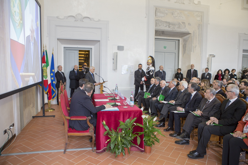 Il Presidente Grasso e il Presidente della Repubblica, Sergio Mattarella, ascoltano l'intervento del Presidente della Scuola Superiore della Magistratura, Prof. Valerio Onida.