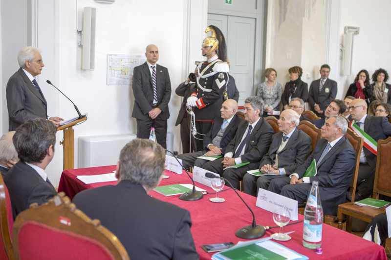 Il Presidente Grasso ascolta l'intervento del Presidente della Repubblica, Sergio Mattarella.