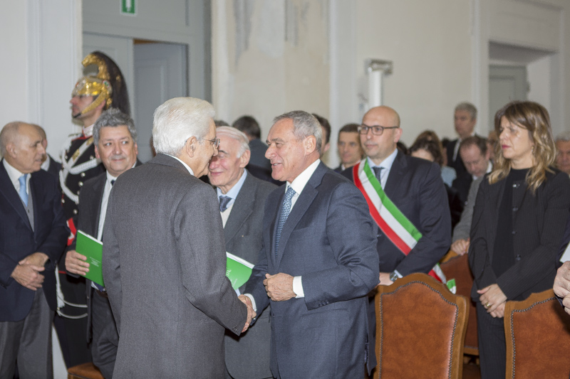 Al termine della cerimonia il Presidente Grasso saluta il Presidente della Repubblica, Sergio Mattarella.