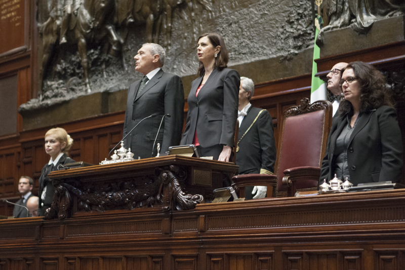 Il Presidente Grasso con la Presidente della Camera, Laura Boldrini, durante l'esecuzione dell'Inno Nazionale