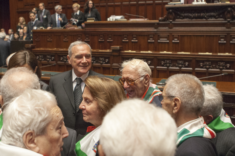 Il Presidente Grasso saluta alcuni Reduci della Guerra di Liberazione al termine della cerimonia