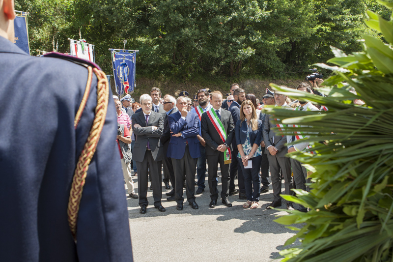 Il Presidente Grasso durante la deposizione della corona in ricordo delle vittime della strage dell'Italicus