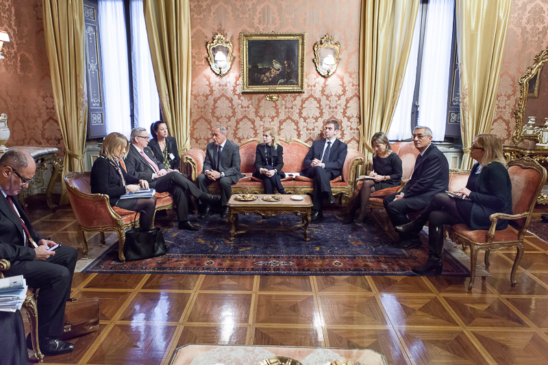 Il Presidente Grasso incontra il Presidente della Commissione europea, Jean-Claude Juncker, nel Salotto Rosso di Palazzo Giustiniani.