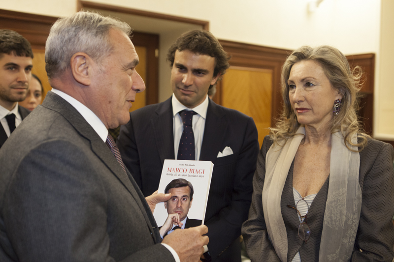 Il Presidente Grasso saluta Francesca Biagi.