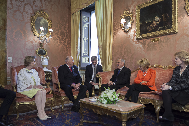 Il Presidente Grasso e il Re Harald V durante il colloquio nel Salotto Rosso di Palazzo Giustiniani.