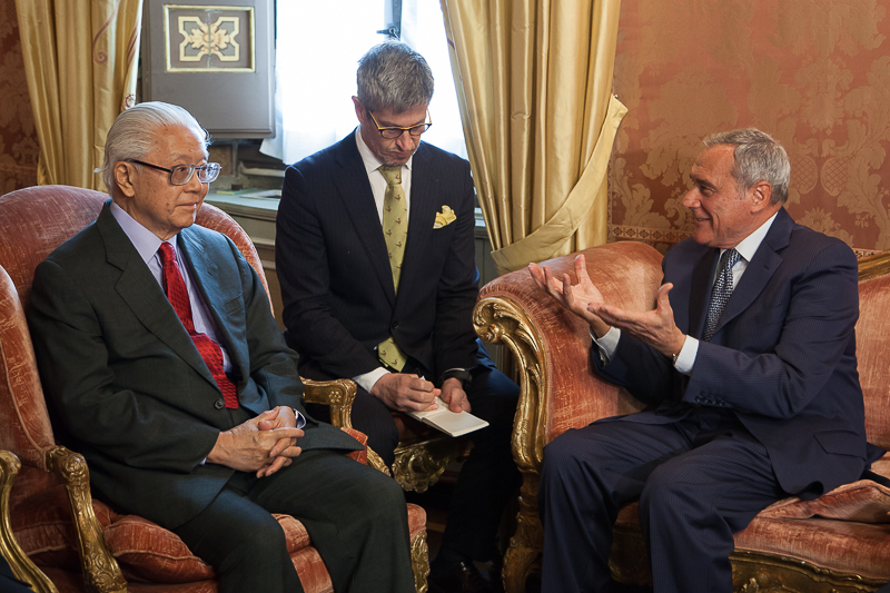 Un momento dell'incontro tra il Presidente Grasso e il Presidente della Repubblica di Singapore, Tony Tan Keng Yam.