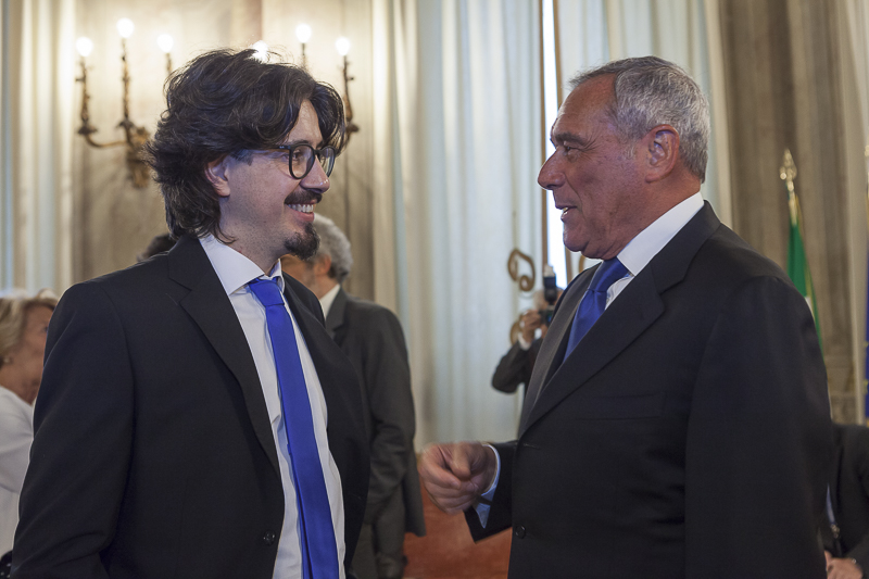 Il Presidente Grasso incontra il maestro Michele Napolitano, Direttore del Coro Papageno, prima del concerto.