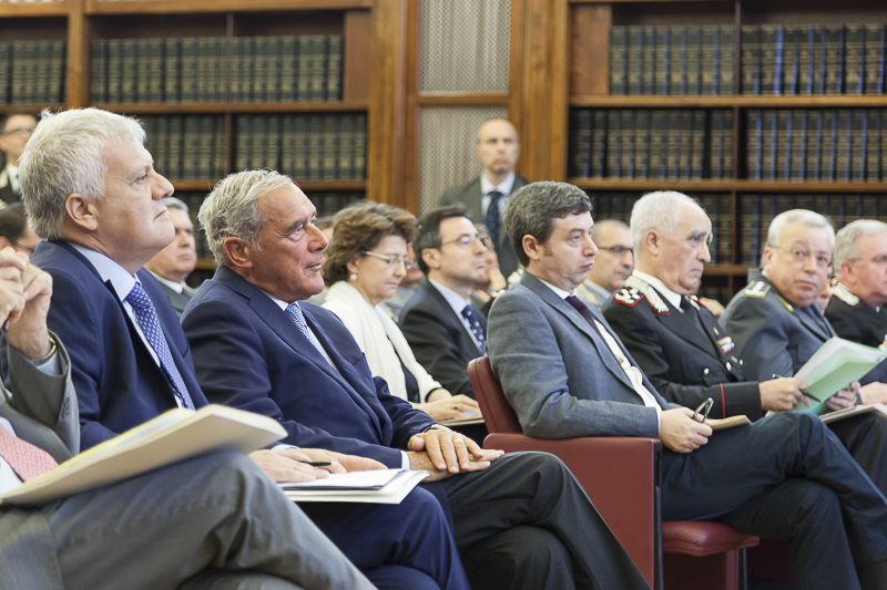Il Presidente del Senato, Pietro Grasso, segue i lavori del convegno.