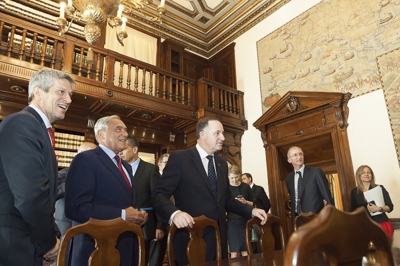 Il Presidente Grasso e il Primo Ministro della Nuova Zelanda, John Key, visitano la Sala della Costituzione di Palazzo Giustiniani.