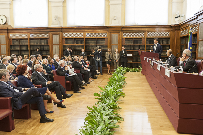 Il Presidente Grasso segue l'intervento di Sandro Gozi, Sottosegretario di Stato alla Presidenza del Consiglio dei Ministri.