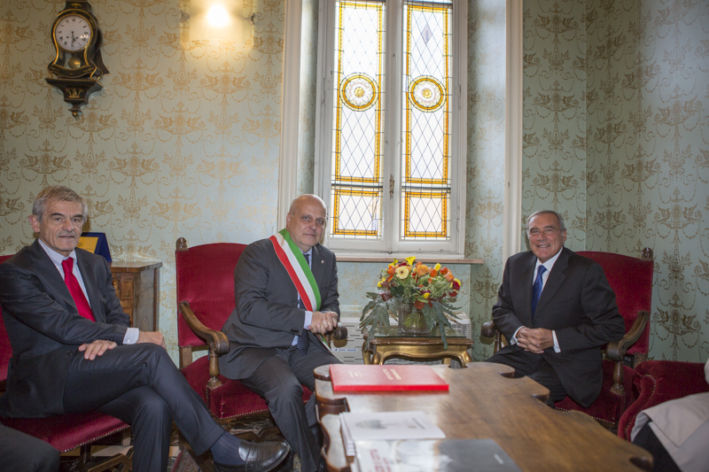 Il Presidente Grasso con il sindaco di Alba, Maurizio Marello, e il Presidente della Regione Piemonte, Sergio Chiamparino.