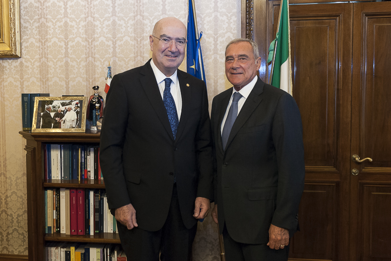 Il Presidente del Senato, Pietro Grasso, e l'Ambasciatore degli Stati Uniti Messicani, Juan José Guerra Abud.