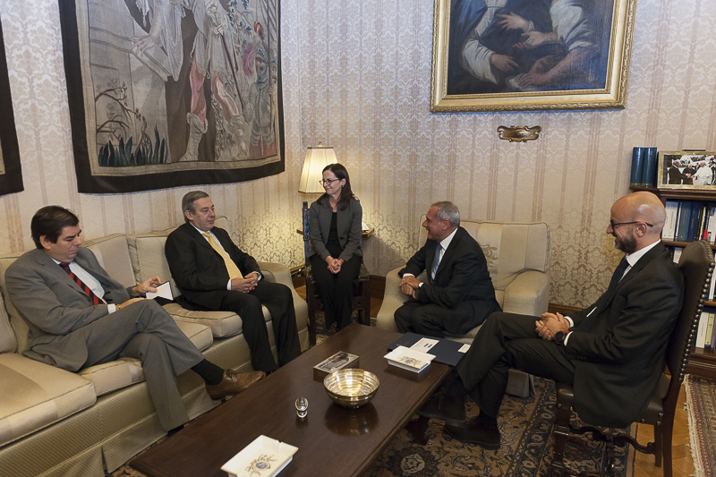 Un momento dell'incontro tra il Presidente Grasso e l'Ambasciatore della Repubblica Argentina, Arnaldo Tomas Ferrari.