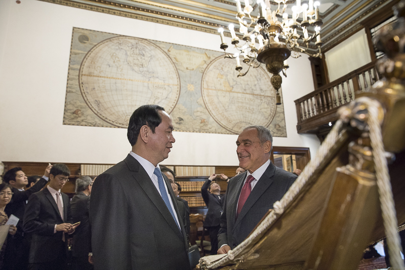 Il Presidente Grasso e il Presidente della Repubblica socialista del Vietnam nella Sala della Costituzione die Palazzo Giustiniani.