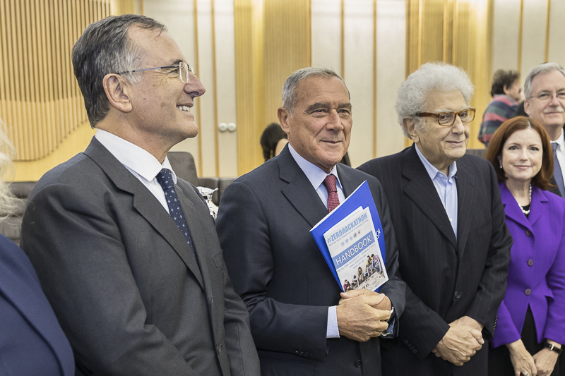 Nella foto, il Presidente del Senato Pietro Grasso con Franco Frattini, Presidente della SIOI e Cherif Bassiouni, Professore Emerito di Diritto e Presidente onorario dell'ISISC.