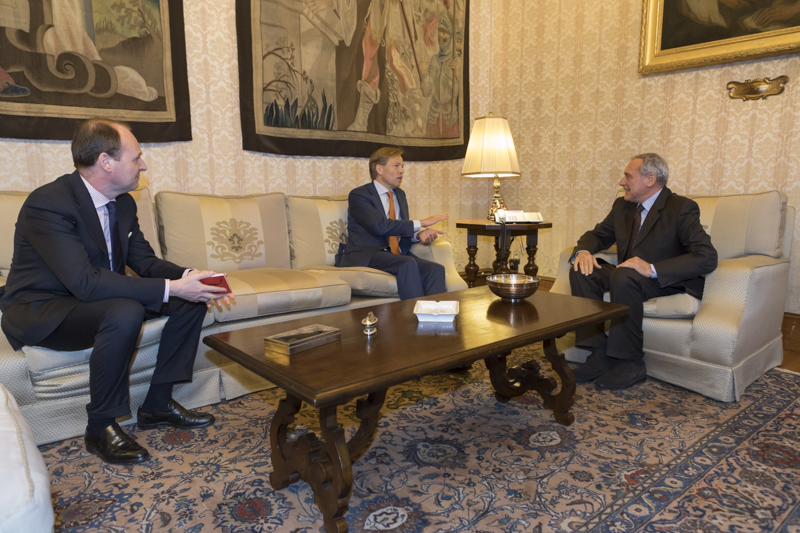 Nella foto il Presidente Grasso, l'Ambasciatore del Regno dei Paesi Bassi, Josephus Camille Stephan Wijnands, e il Vice Ambasciatore, Joost Klarenbeek.