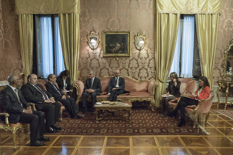 Il Presidente del Senato della Repubblica italiana, Pietro Grasso, e il Presidente del Consiglio Supremo di Stato della Libia, Abdurrahman Swaheli, nel Salotto Rosso di Palazzo Giustiniani.