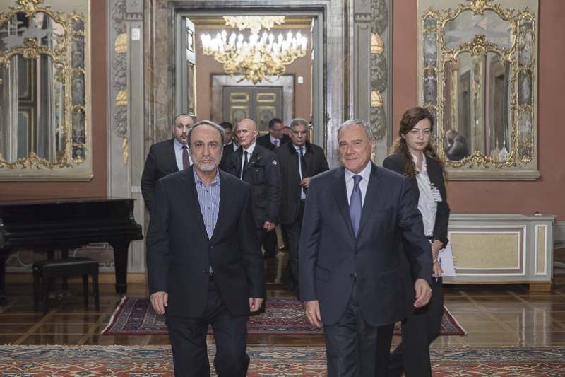 Presidente Grasso e il Presidente Swaheli nel Salone degli Specchi al termine dell'incontro.