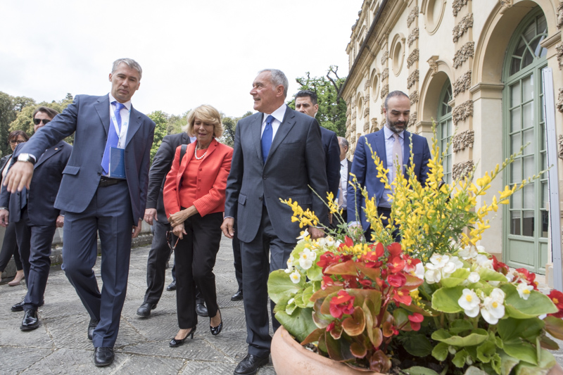 Il Presidente Grasso al suo arrivo a Villa Salviati accolto dal Direttore degli Archivi storici dell'Unione europea, Dieter Schlenker.
