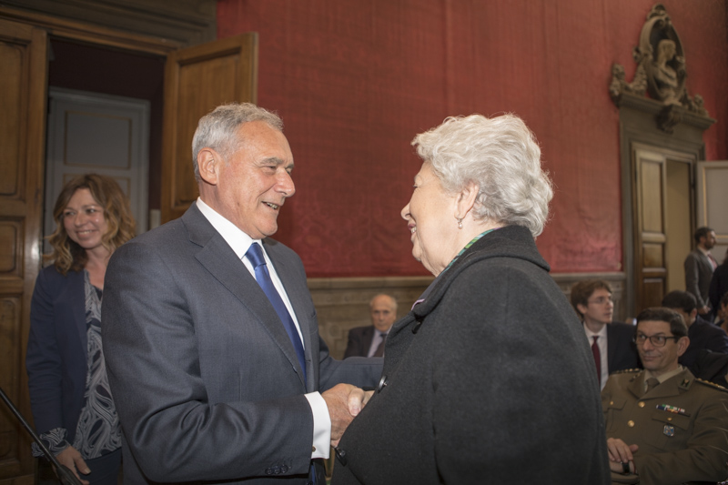 Il Presidente Grasso con la vedova di Silvano Tosi.