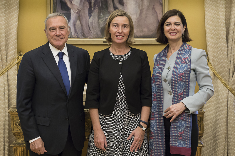 Il Presidente Grasso posa per una foto con Laura Boldrini, Presidente della Camera dei deputati, e Federica Mogherini, Alto rappresentante dell'Unione europea per gli affari esteri e la politica di sicurezza.